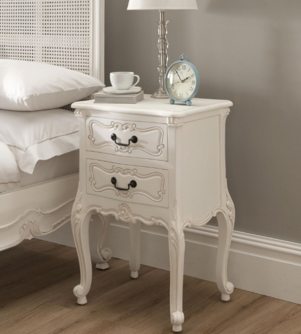 Lemari Samping Tempat Tidur dengan Gaya Vintage